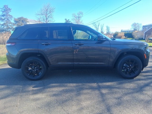 2026 Jeep Grand Cherokee Laredo Altitude