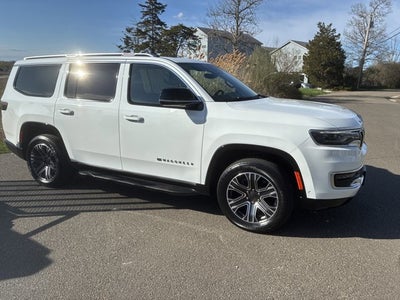 2023 Jeep Wagoneer Base
