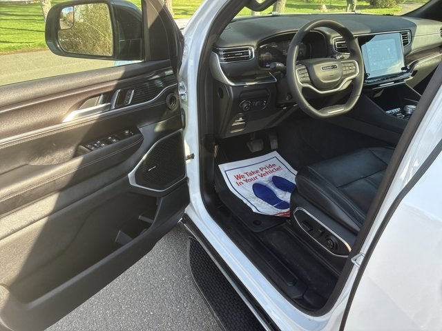 2023 Jeep Wagoneer Base
