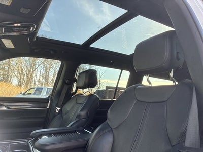 2023 Jeep Wagoneer Base