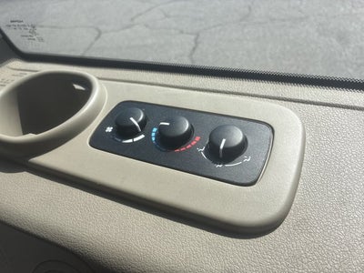 2008 Jeep Commander Sport