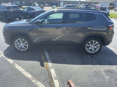 2023 Jeep Compass Latitude Lux